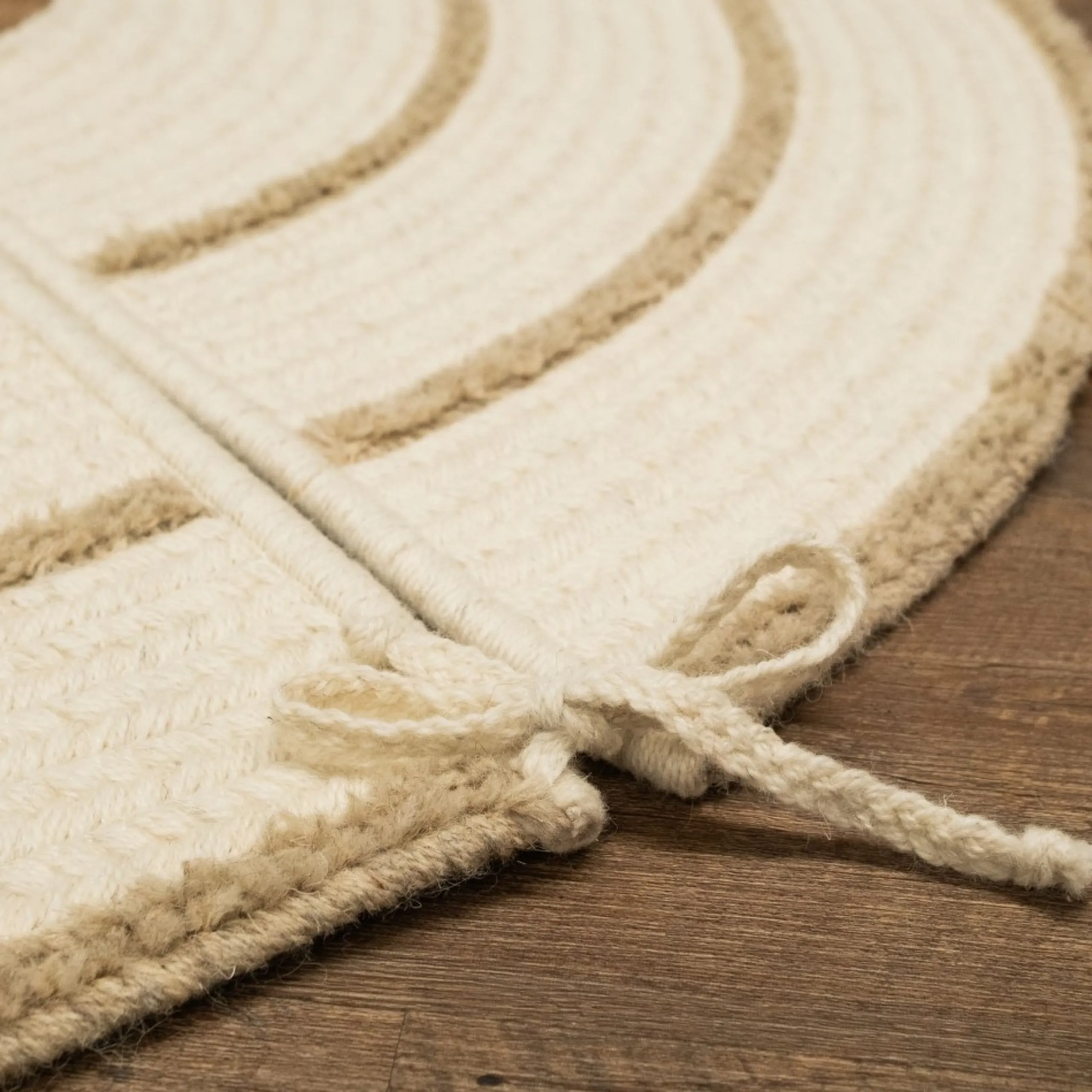 48 Inch And Smaller*Colonial Mills 44" Beige Stripe Round Christmas Tree Skirt