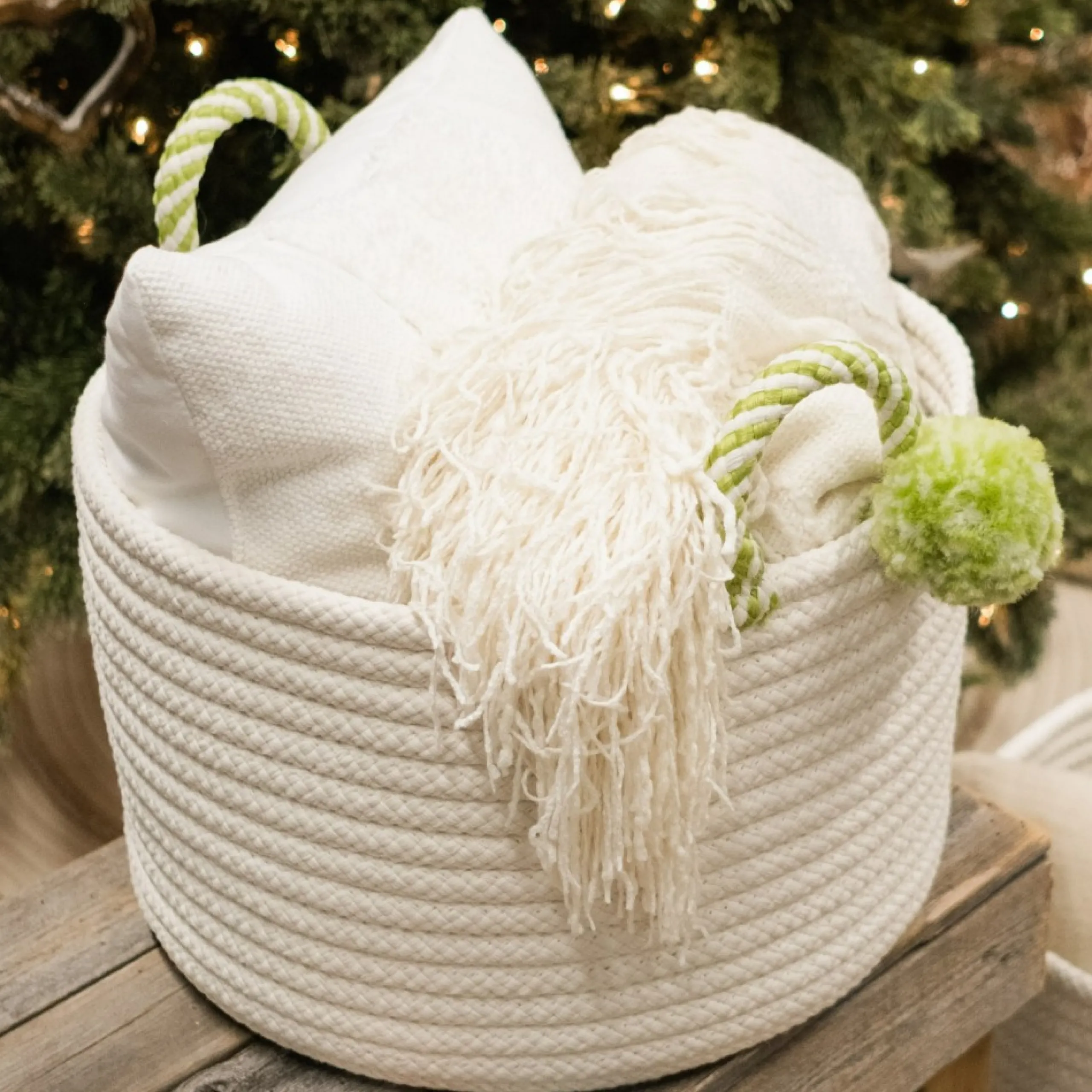 Decoration Storage*Colonial Mills 14" Braided Round Candy Cane Basket With Green Handles