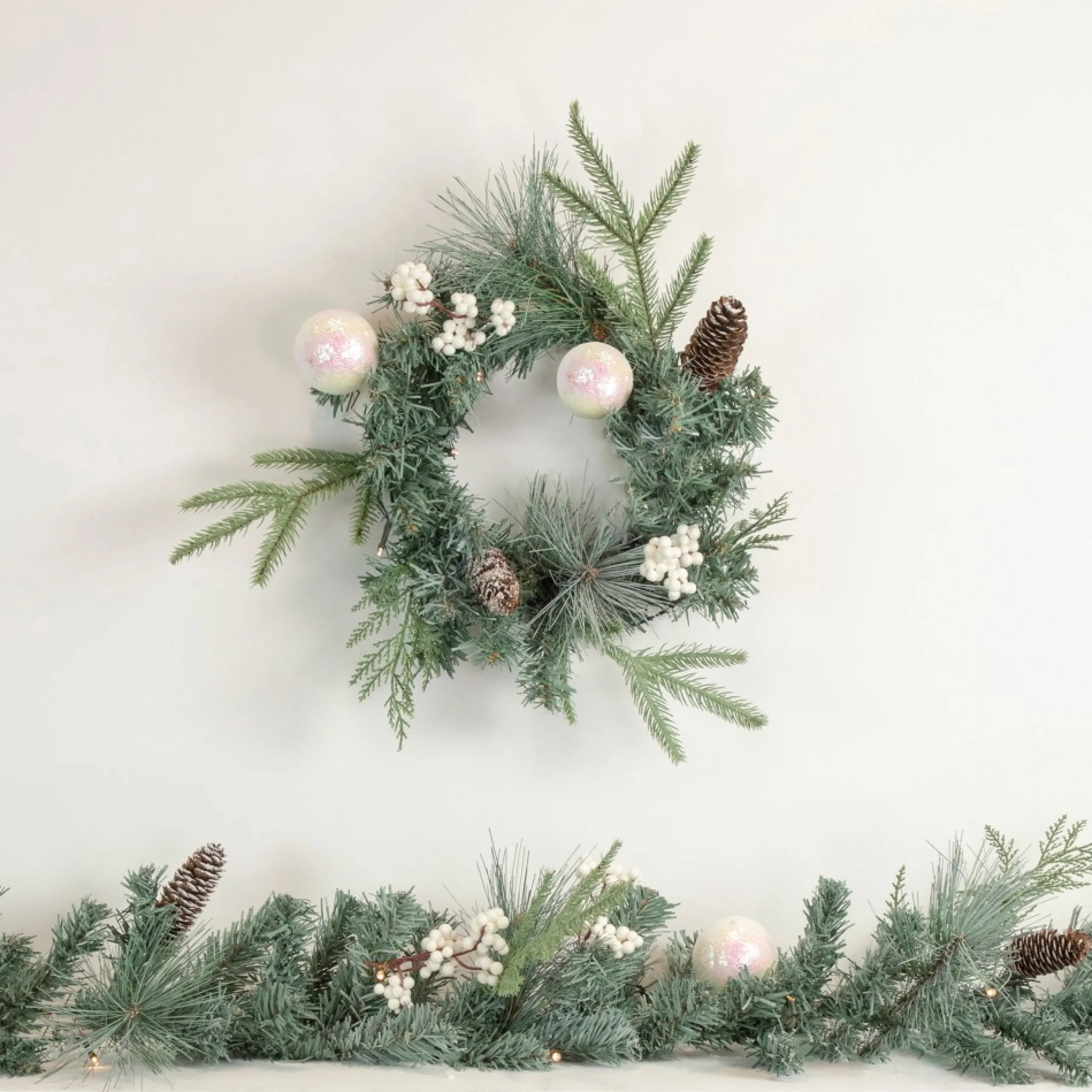 Specialty Wreaths*Northlight 16" Pre-Lit Decorated Mixed Pine And White Berries Artificial Christmas Wreath