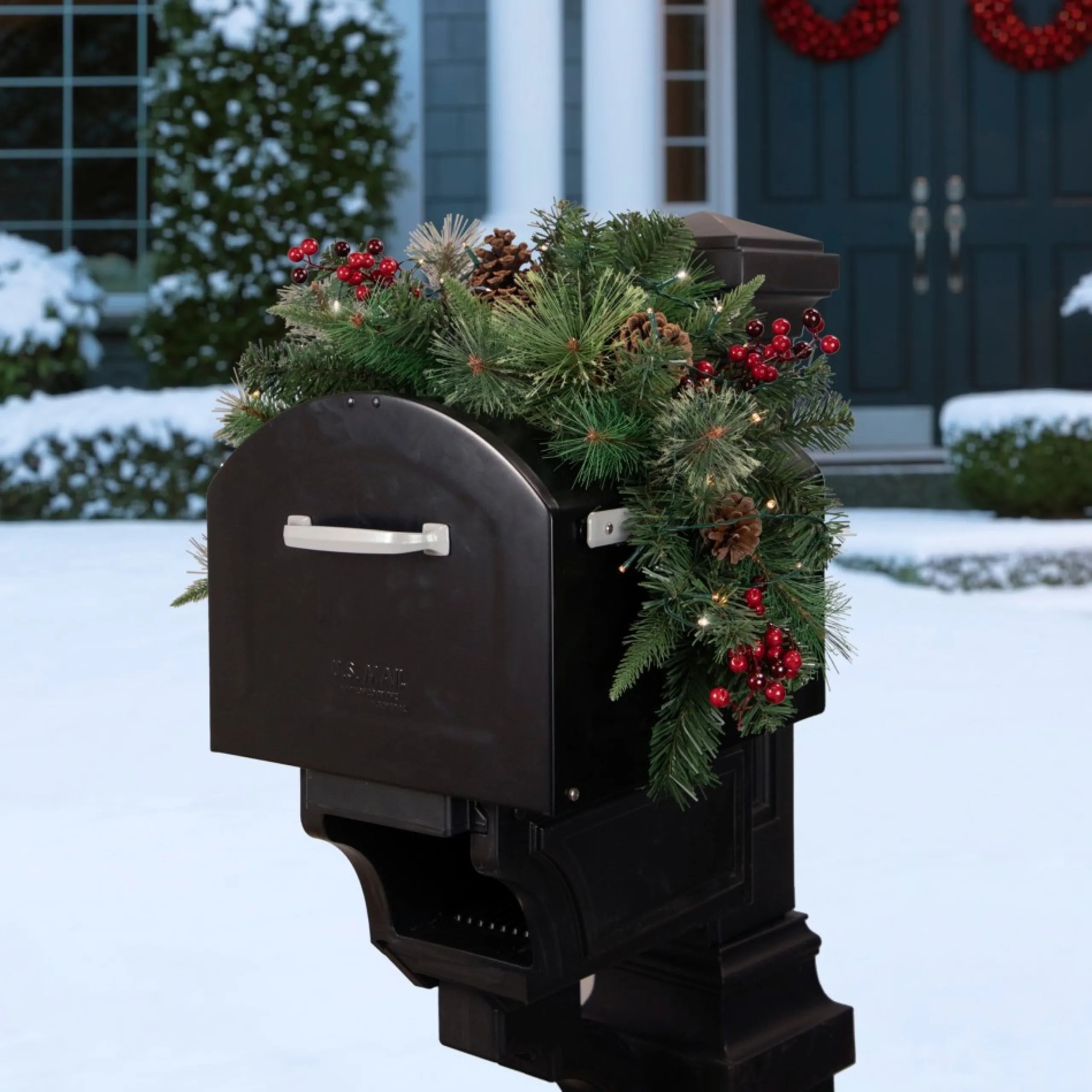 Pre-Lit Swags*Northlight 36" Pre-Lit Decorated Pine Cone And Berries Artificial Christmas Mailbox Swag