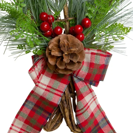 Wall & Door Decorations*Northlight 20" Red And Green Cedar And Berries Twig Snowshoes Christmas Wall Decor