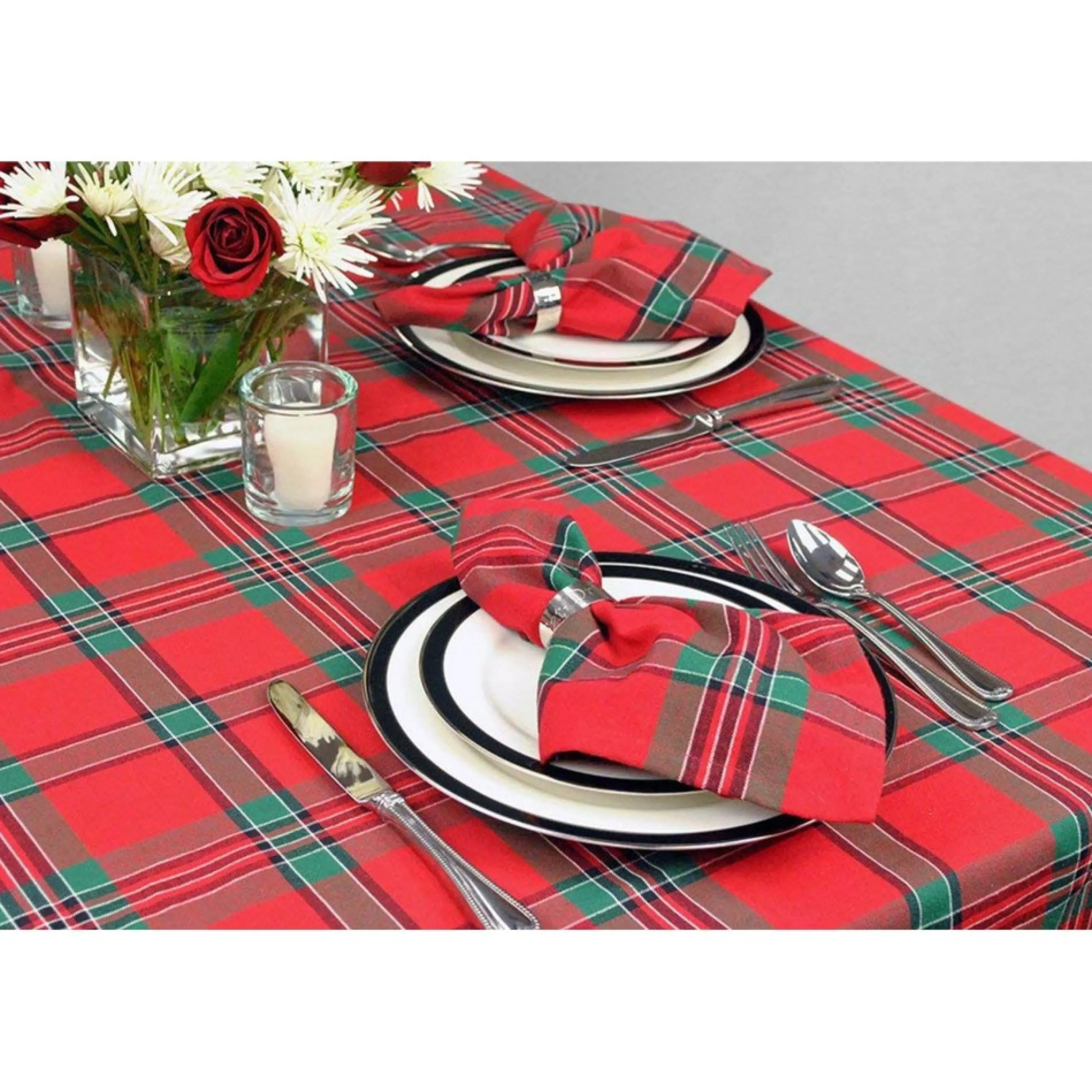 Linens*Contemporary Home Living 84" Red And Green Rectangular Holiday Plaid Tablecloth