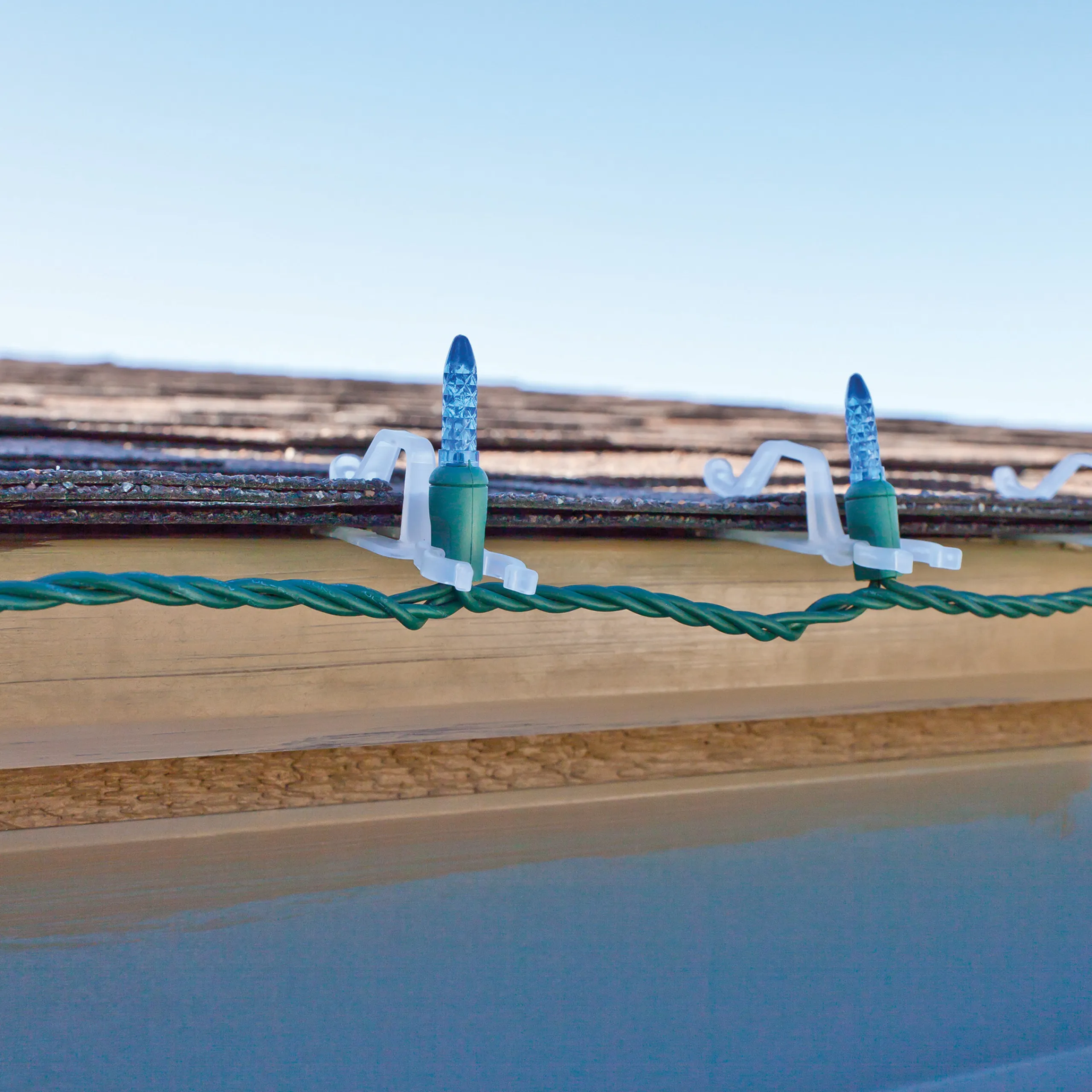 Northlight Set Of 100 Clear Outdoor Universal Christmas Light Clips, 3.5"