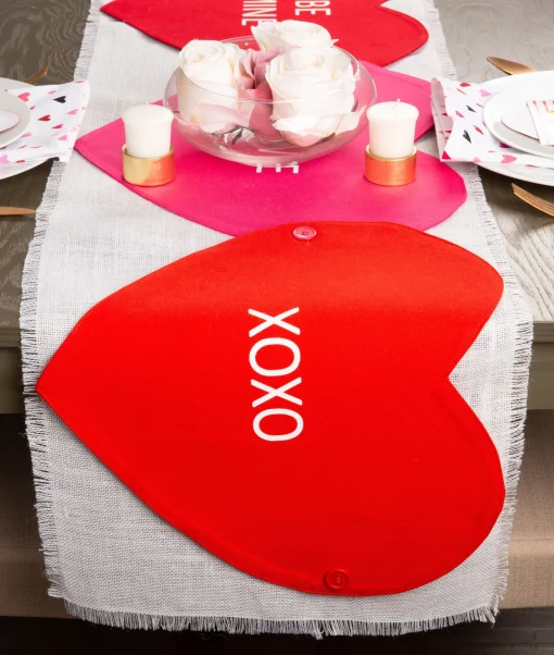 Contemporary Home Living Set Of 4 Red Heart Shaped Placemat And Table Runner In 1 58"
